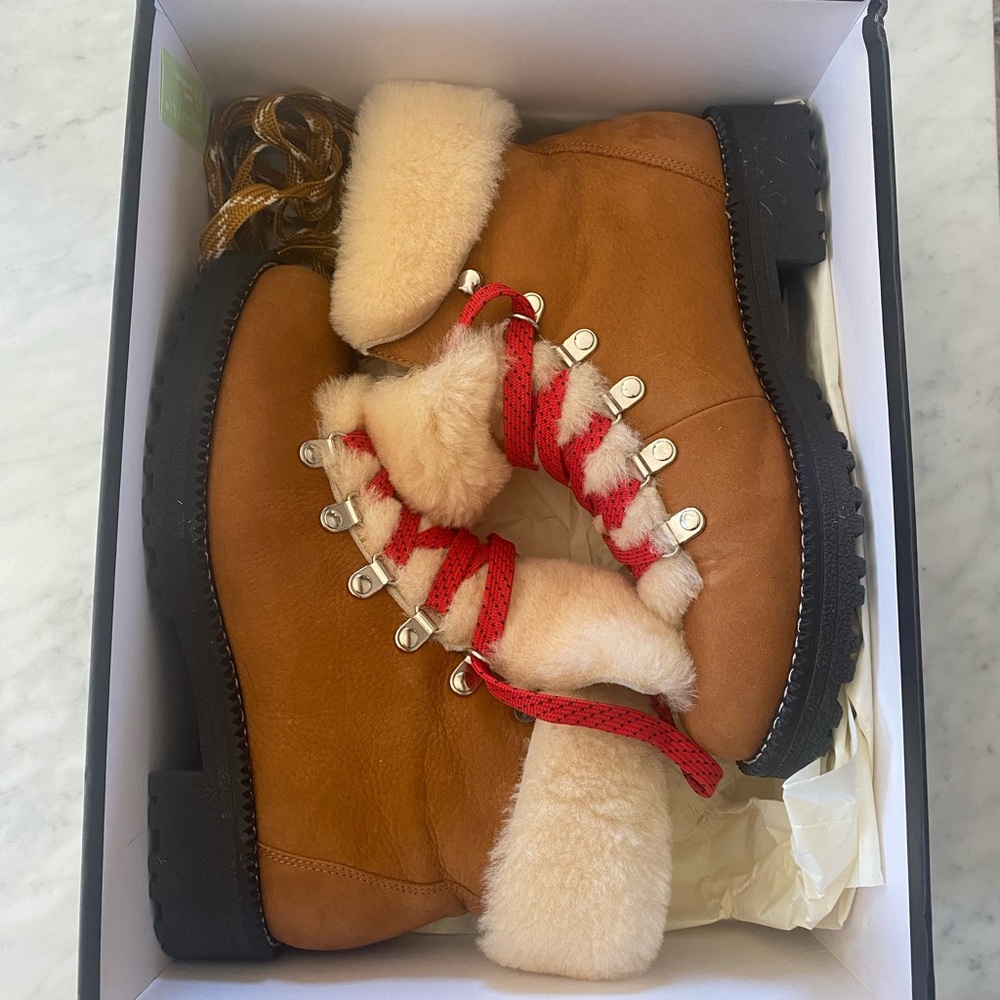 NORDIC BOOTS
Item F8444
Size: 7 MEDIUM
Color: GLAZED PECAN
